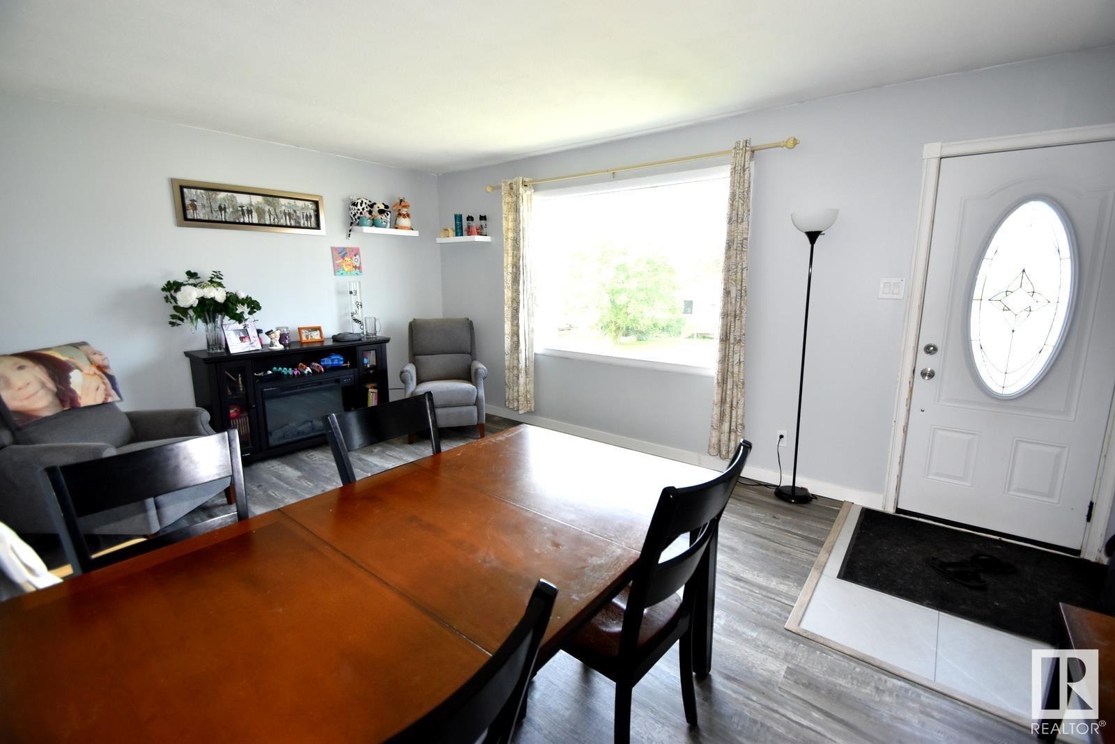 Photo 3 of 4813 51 Av, Kitscoty AB