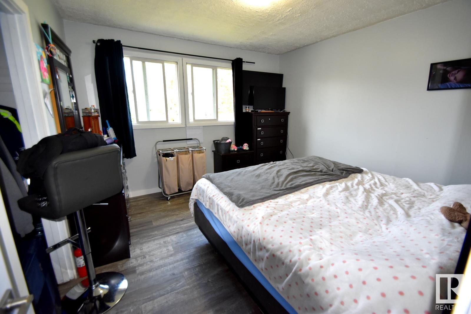 Photo 7 of 4813 51 Av, Kitscoty AB