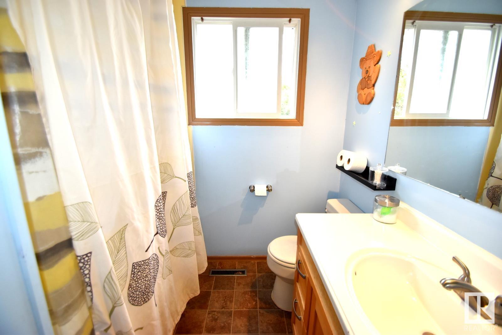 Photo 9 of 4813 51 Av, Kitscoty AB