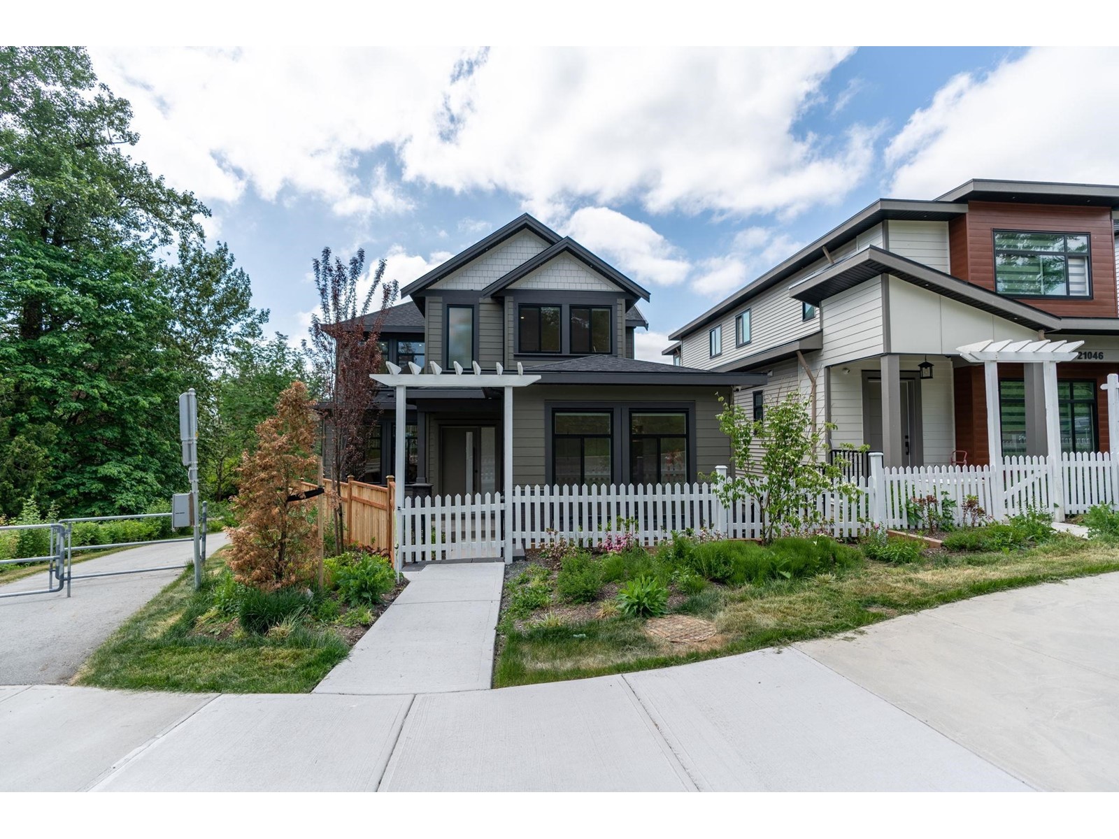 Photo 37 of 21050 72 Avenue, Langley BC