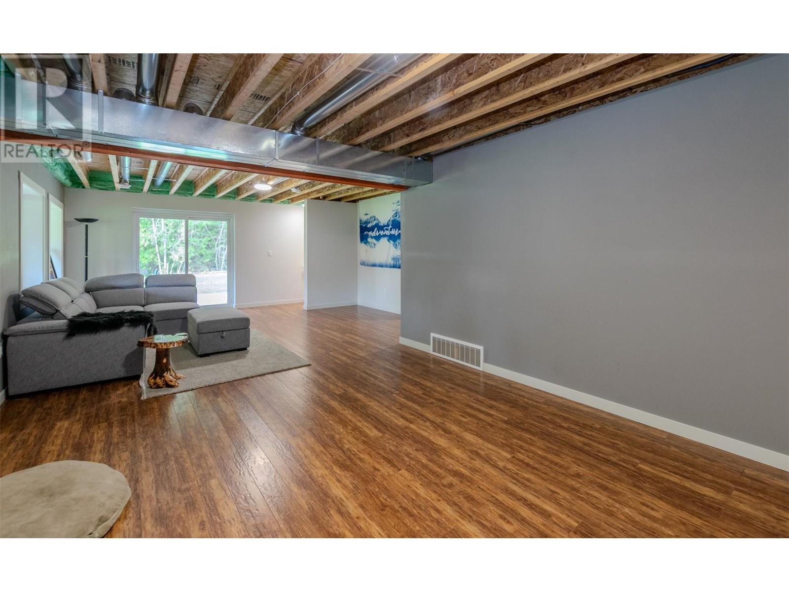  738 Bolton Road, Tappen