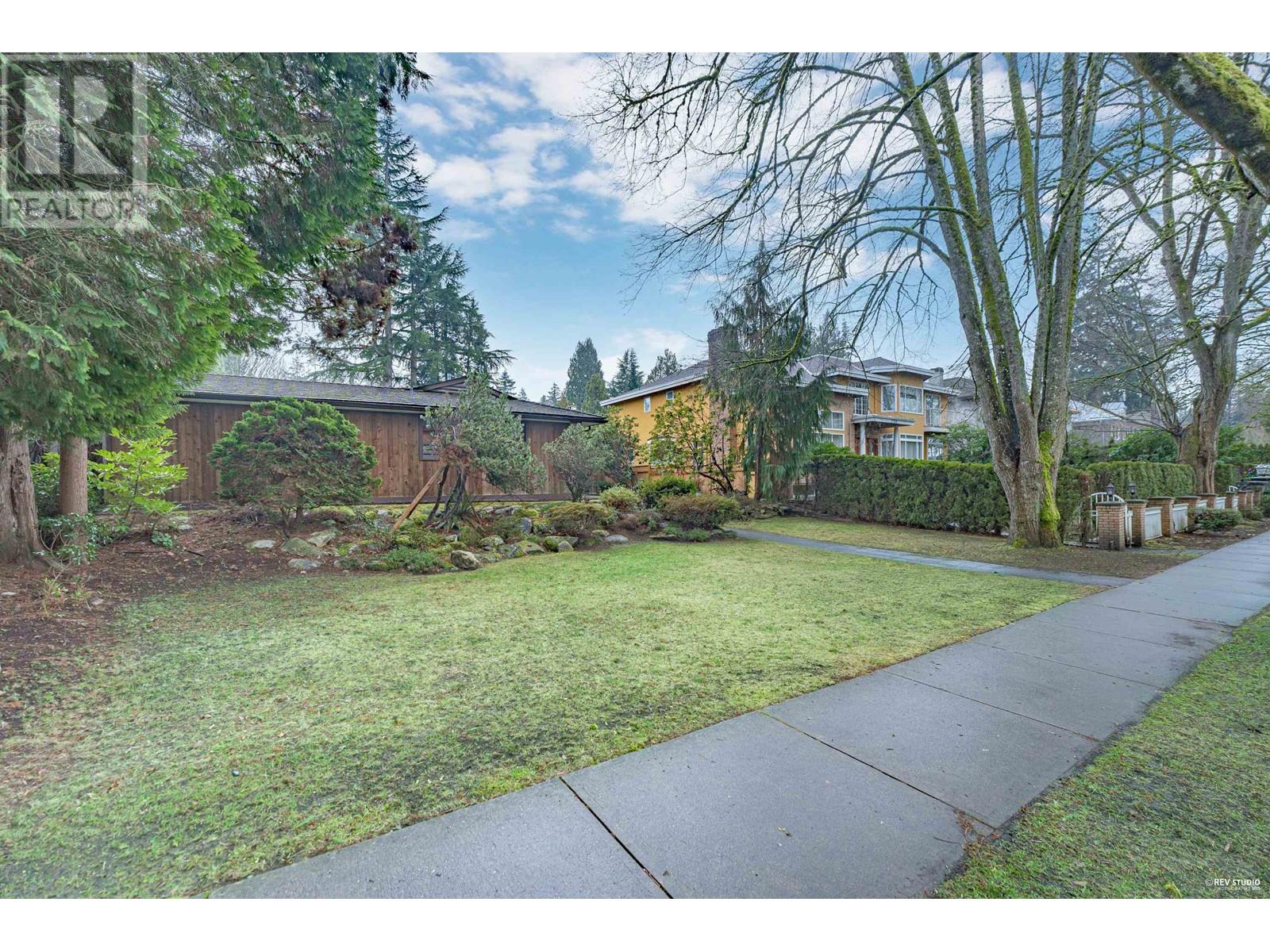 Photo 2 of 1736 W 37th Avenue, Vancouver BC