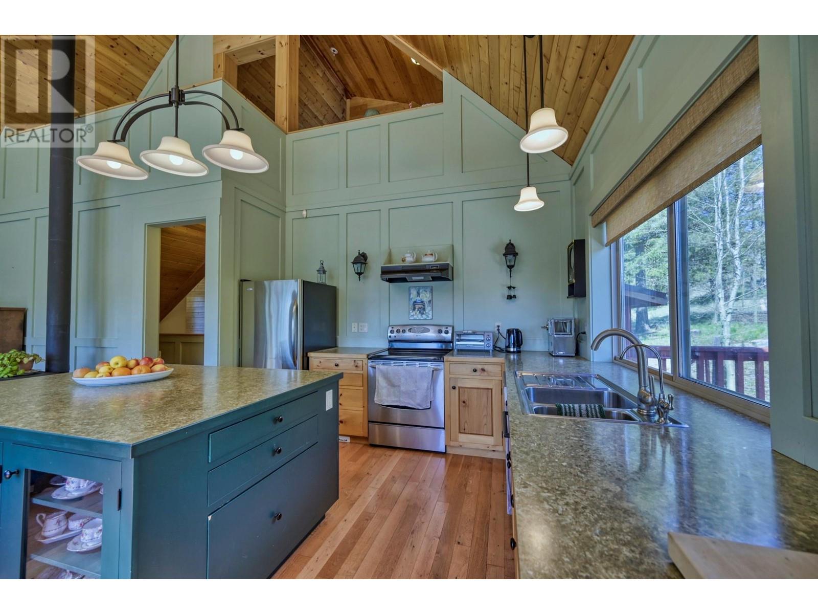 155 COUGAR Court, Osoyoos