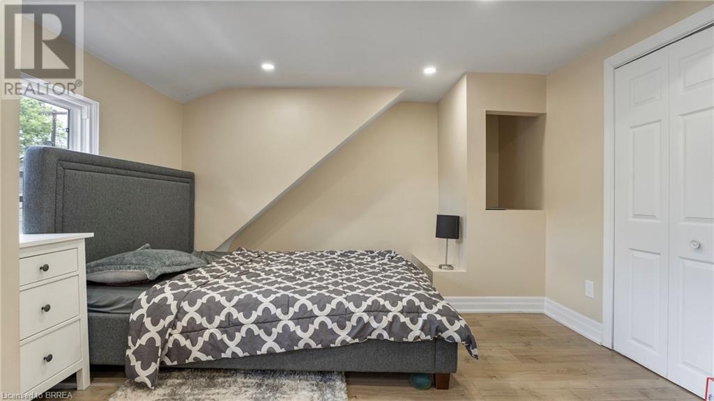 Photo 12 of 33 Highland Avenue, Hamilton ON