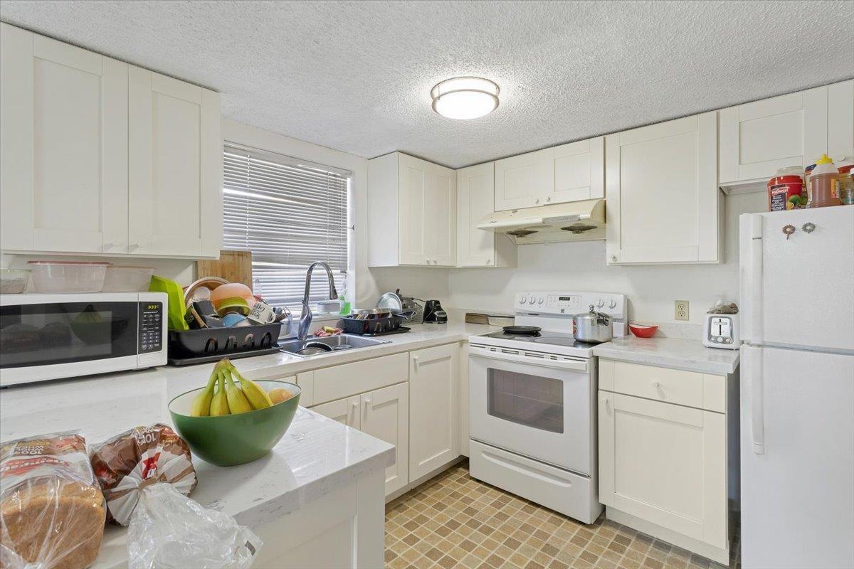 Photo 10 of 204 7119 133 Street, Surrey BC