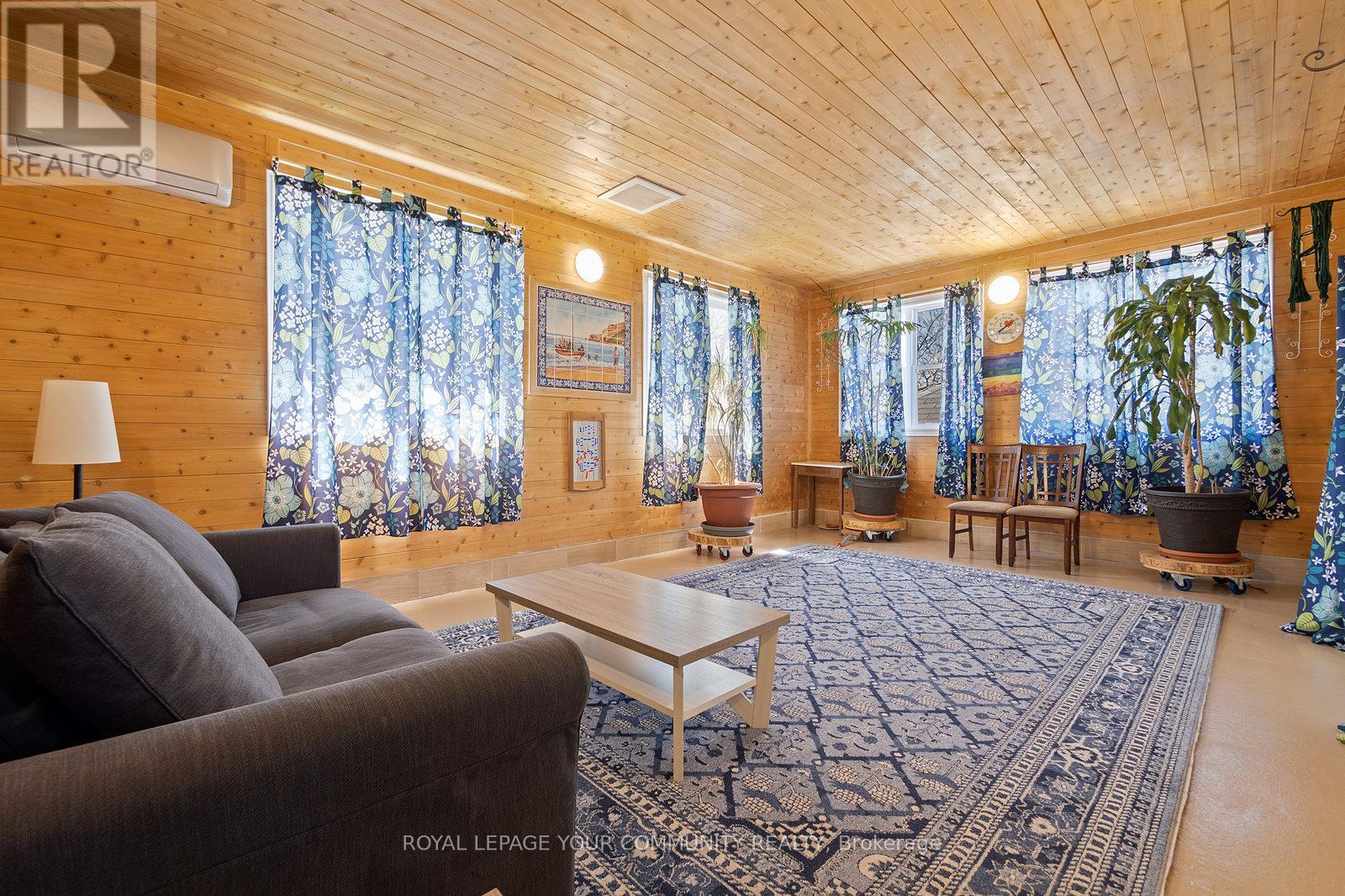 Photo 35 of 870 Beach Boulevard, Hamilton ON