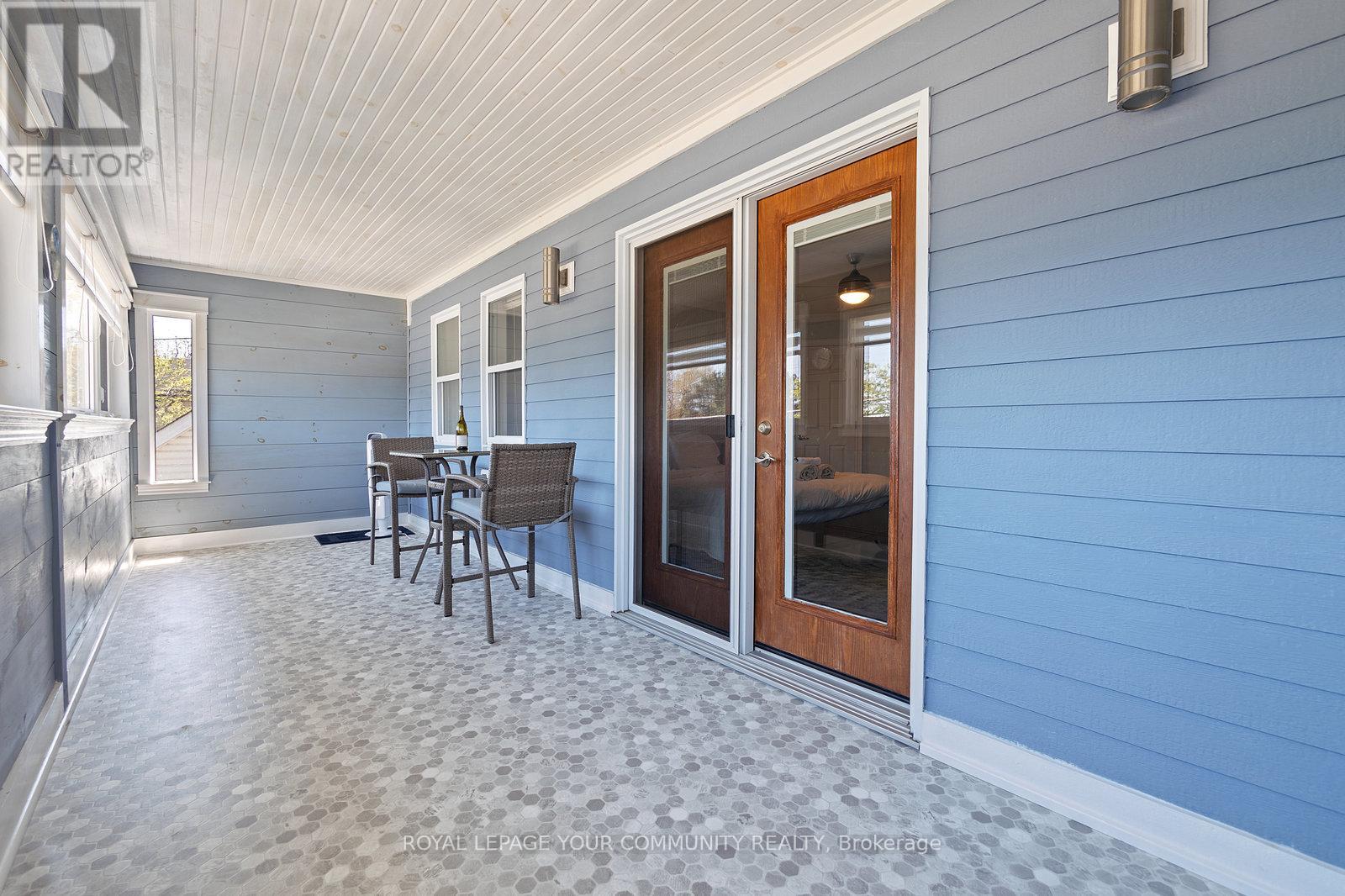 Photo 3 of 870 Beach Boulevard, Hamilton ON