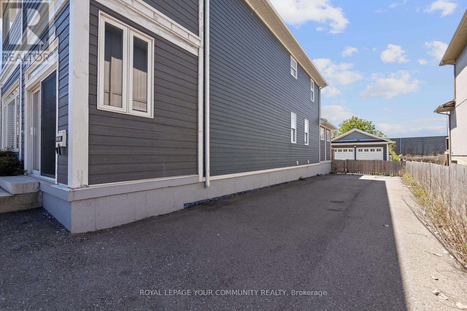 Photo 20 of 870 Beach Boulevard, Hamilton ON