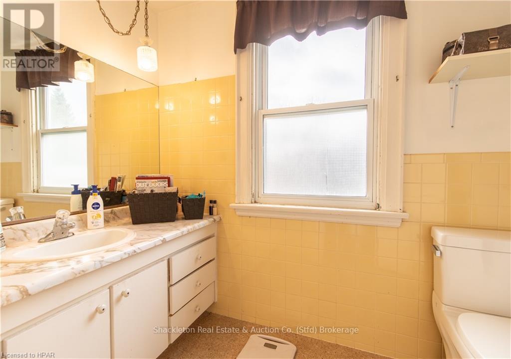 Photo 2 of 292 Queen Street W, St Marys ON