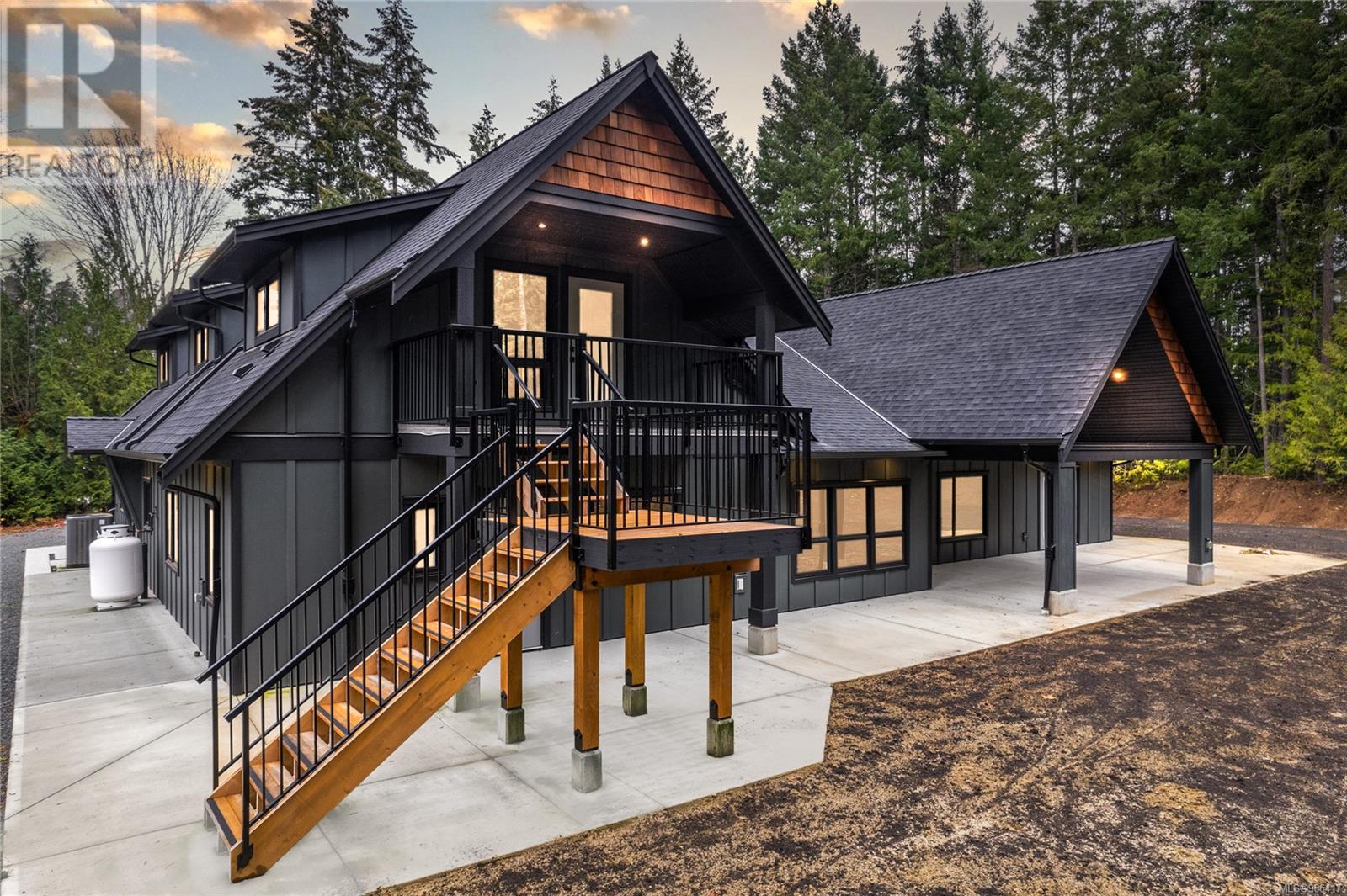 Photo 9 of 1940 Timberlake Pl, Qualicum Beach BC