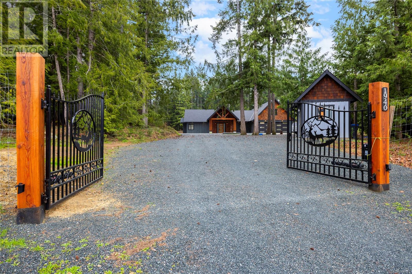 Photo 11 of 1940 Timberlake Pl, Qualicum Beach BC
