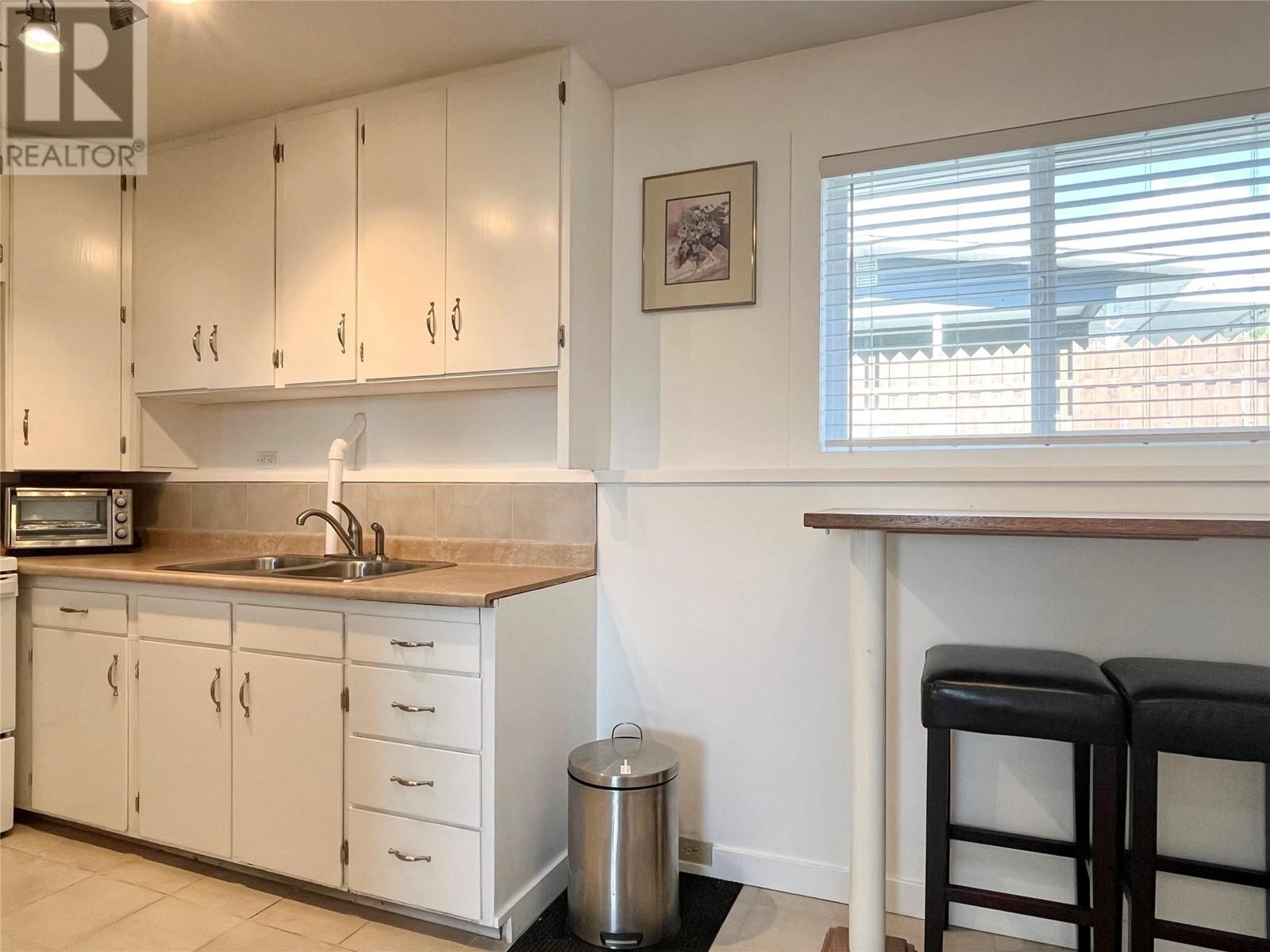 9106 Hummingbird Lane, Osoyoos