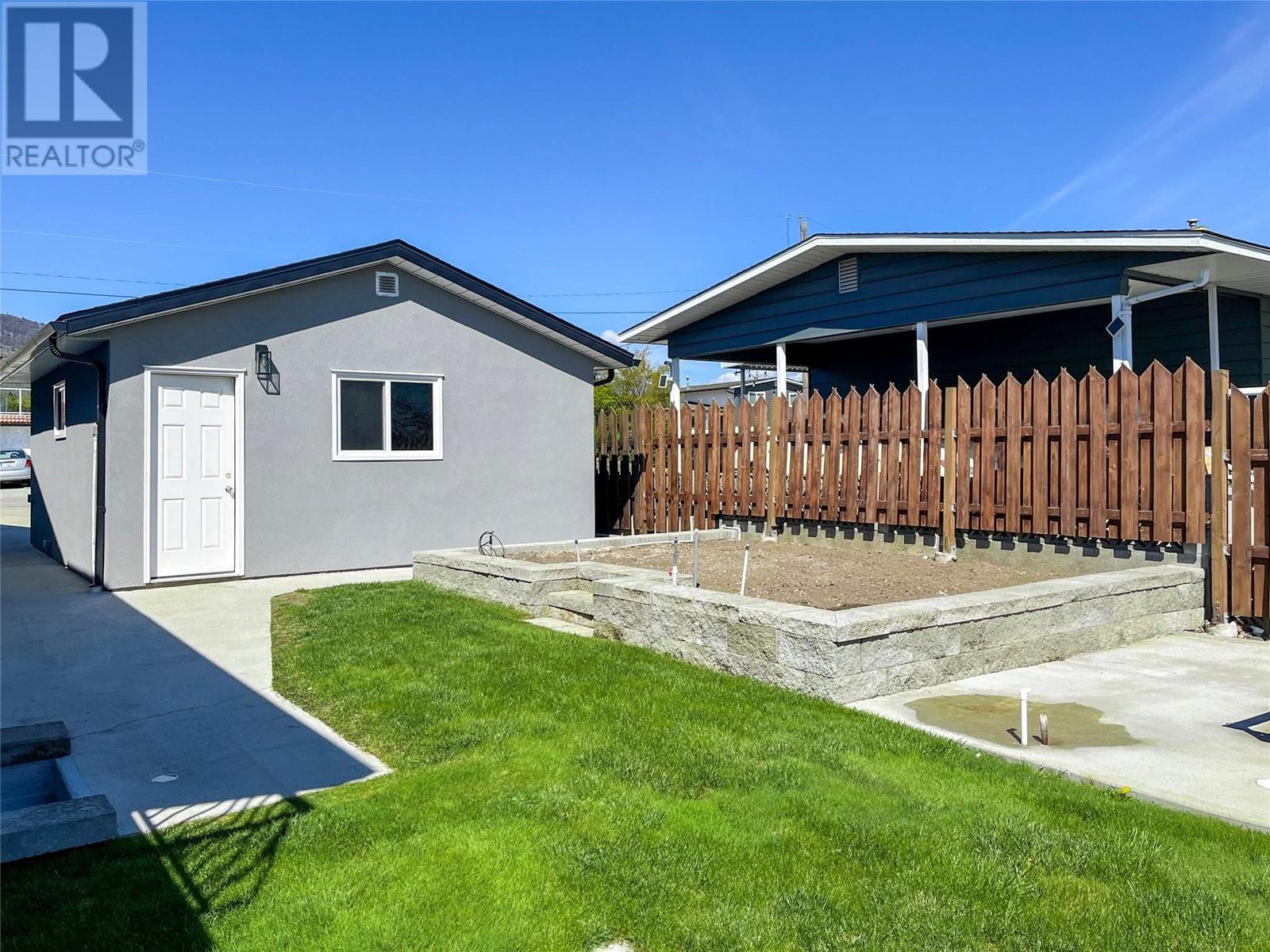 9106 Hummingbird Lane, Osoyoos
