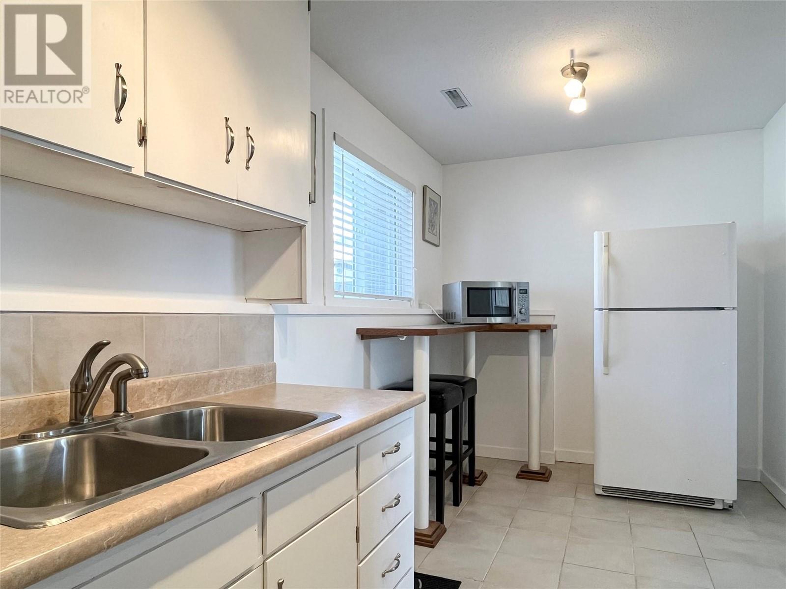 9106 Hummingbird Lane, Osoyoos