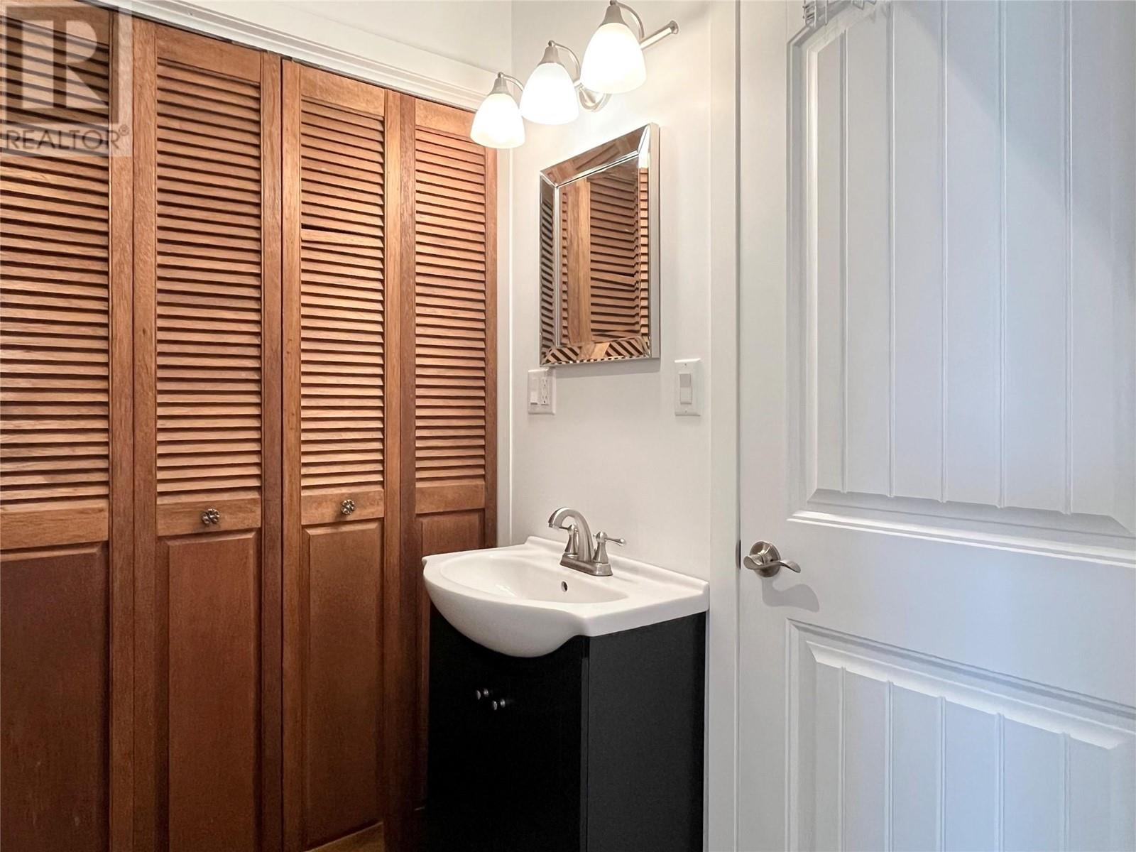 9106 Hummingbird Lane, Osoyoos