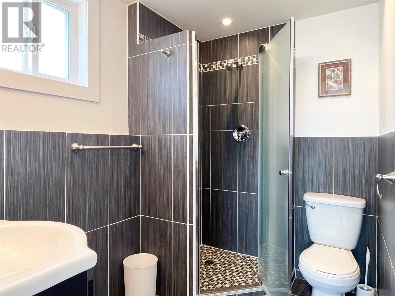 9106 Hummingbird Lane, Osoyoos