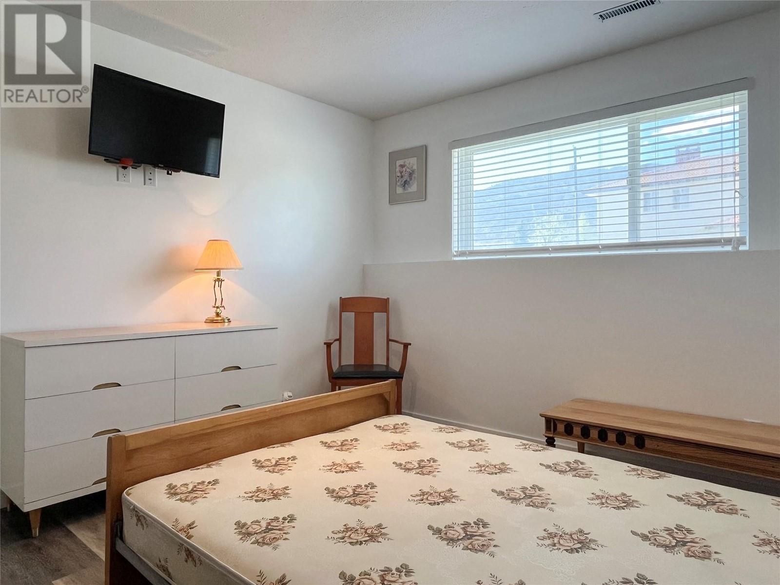 9106 Hummingbird Lane, Osoyoos