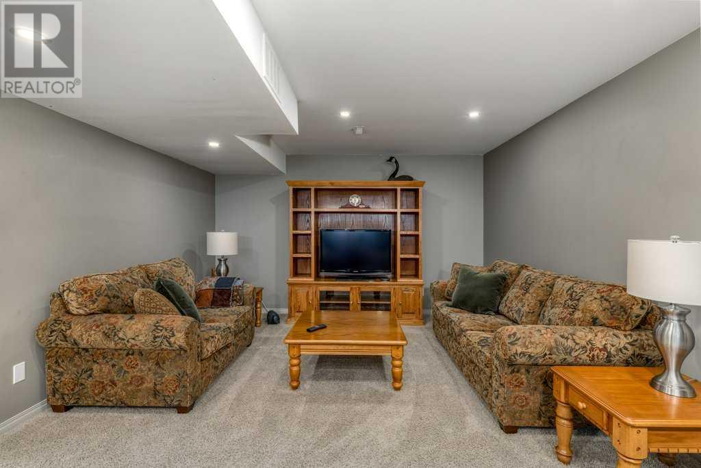 Single Family House for Sale in  Tuscany Ridge Close NW Tuscany Calgary 