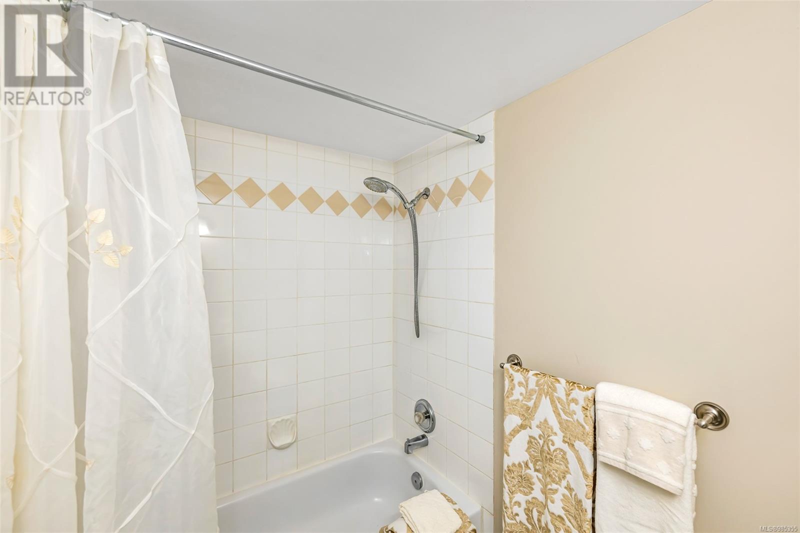 #102 898 VERNON AVE - Image 16