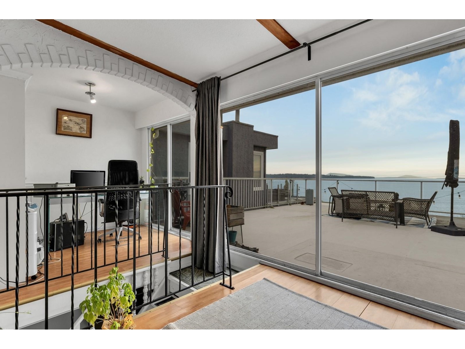 15316 VICTORIA AVENUE, White Rock real estate listing R2964088
