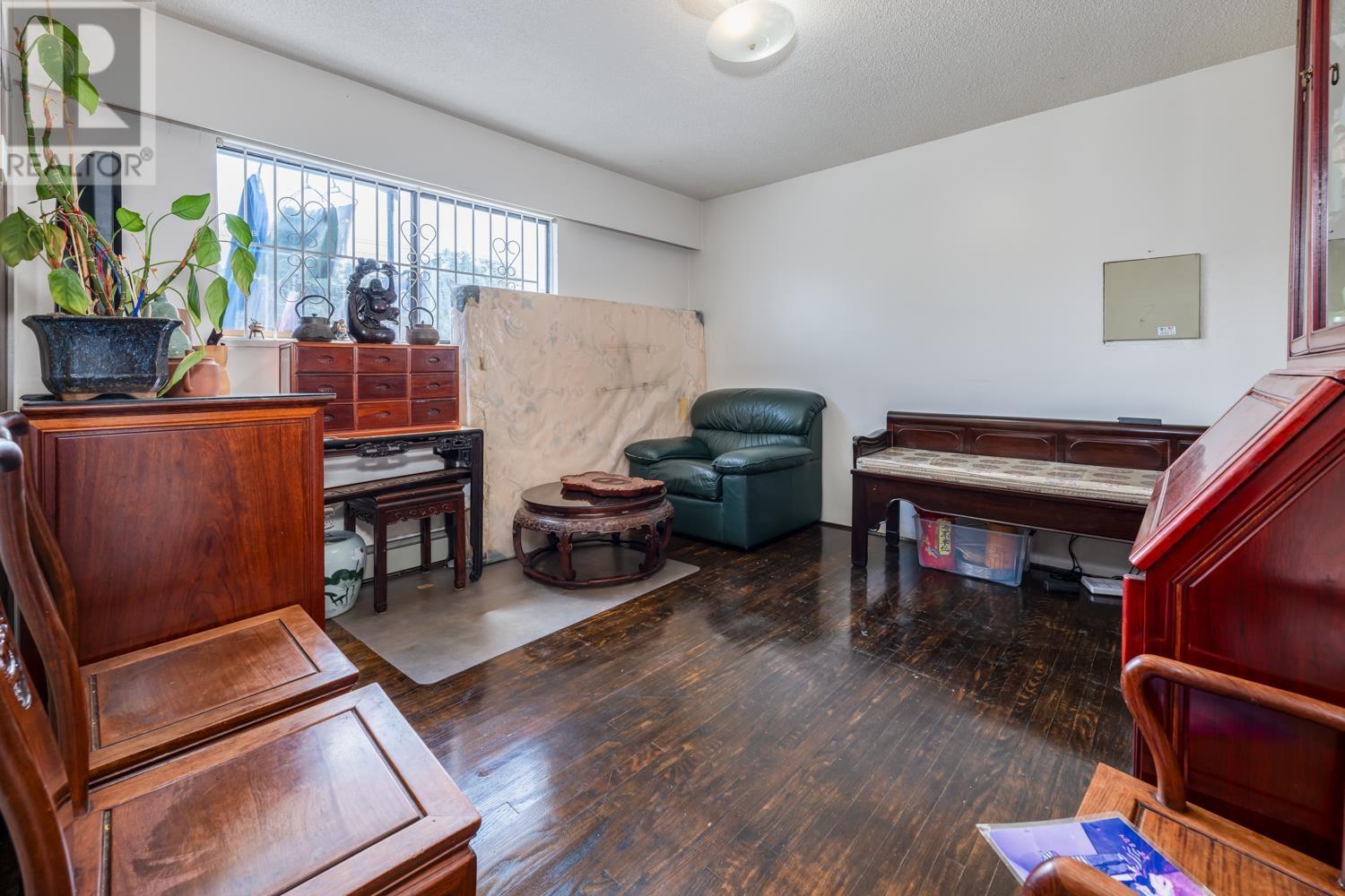 1342 E 10TH AVENUE, Vancouver