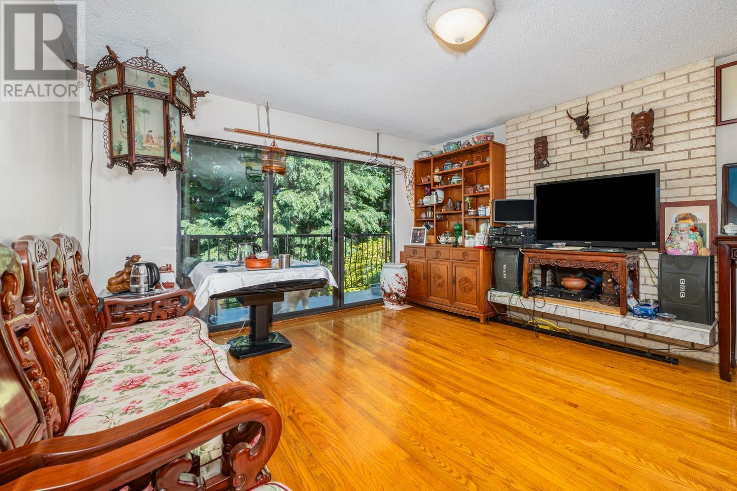 1342 E 10TH AVENUE, Vancouver