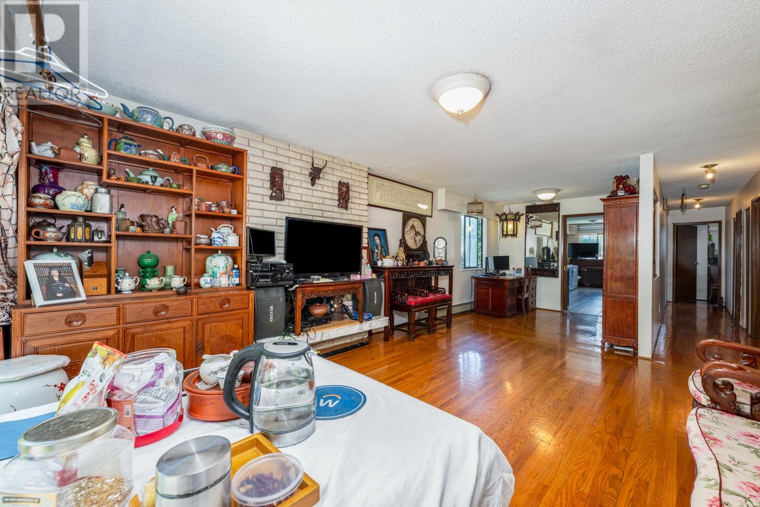 1342 E 10TH AVENUE, Vancouver