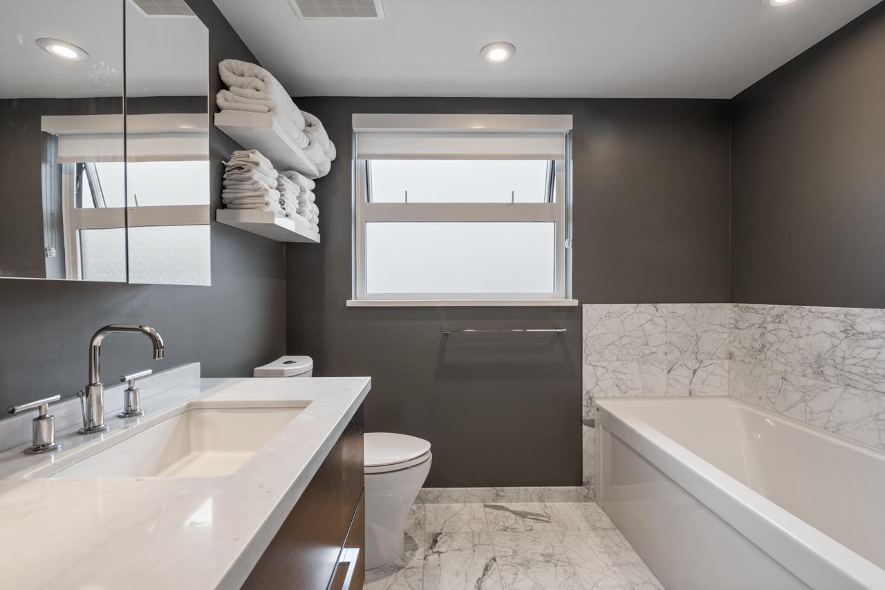 303 1160 OXFORD STREET, White Rock real estate listing R2950674