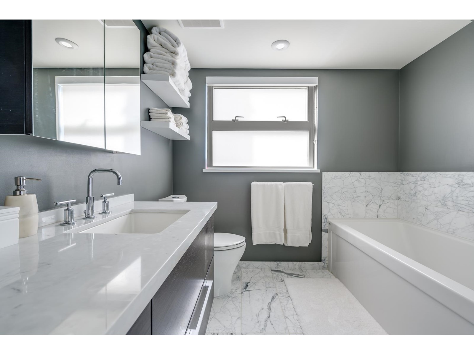 303 1160 OXFORD STREET, White Rock real estate listing R2950674