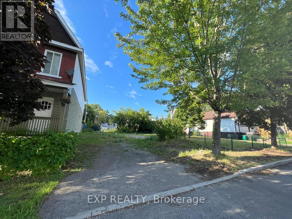 Photo 10 of 191 Heritage Maple Way, Ottawa ON