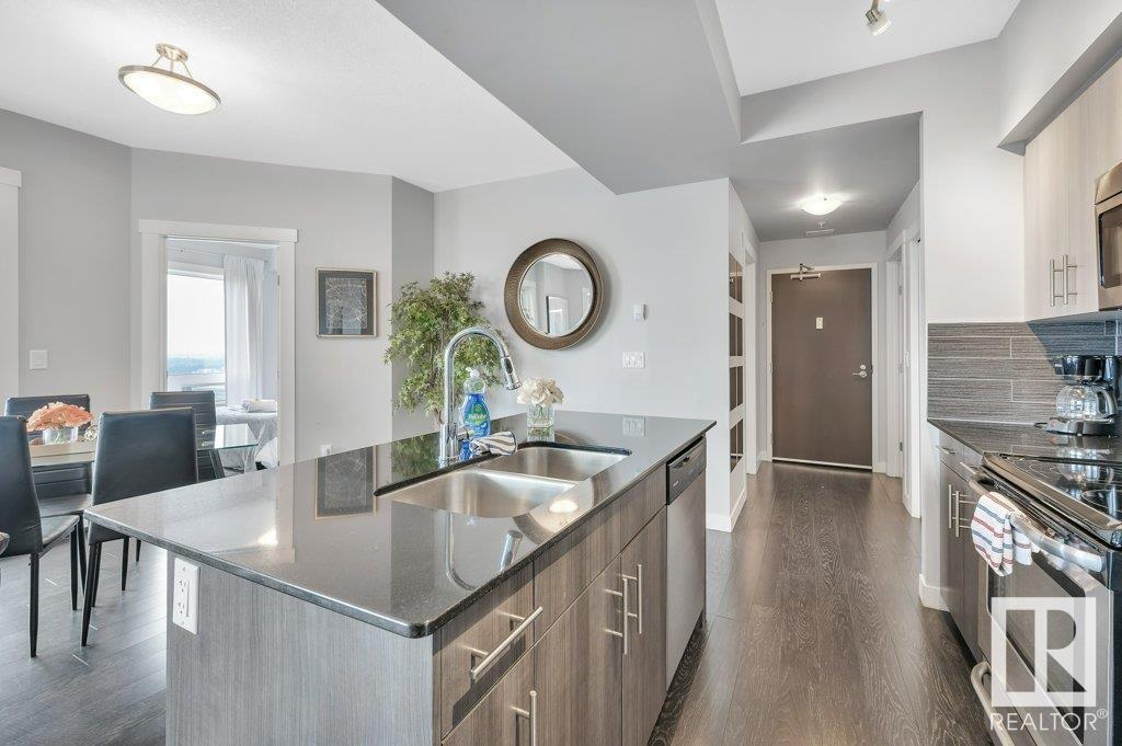 Photo 8 of 2107 10226 104 St Nw, Edmonton AB