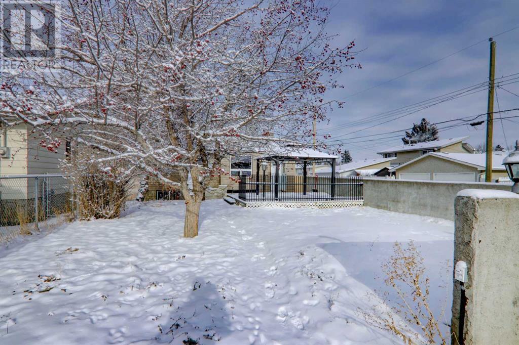 Single Family House Bi-level for Sale in  Doverthorn Way SE Dover Calgary 