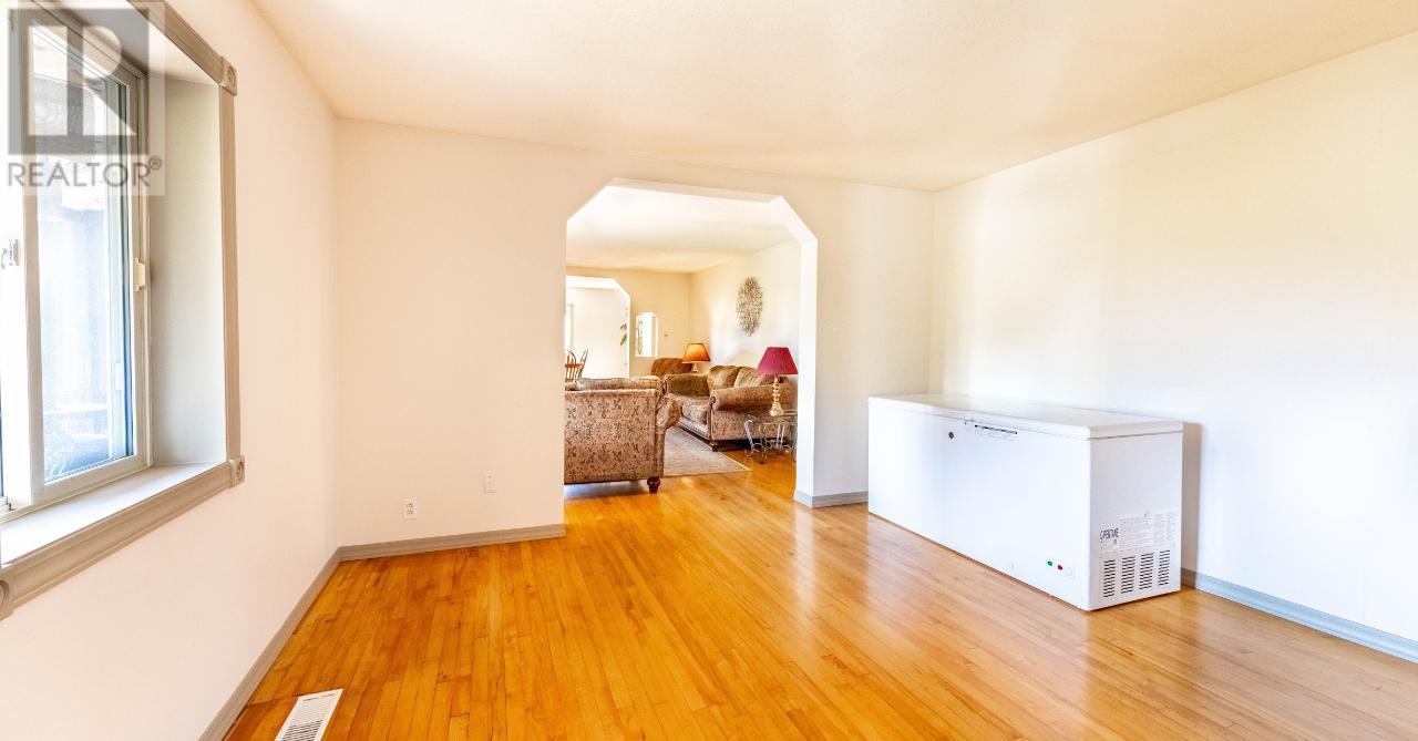 3706 3 Highway, Creston