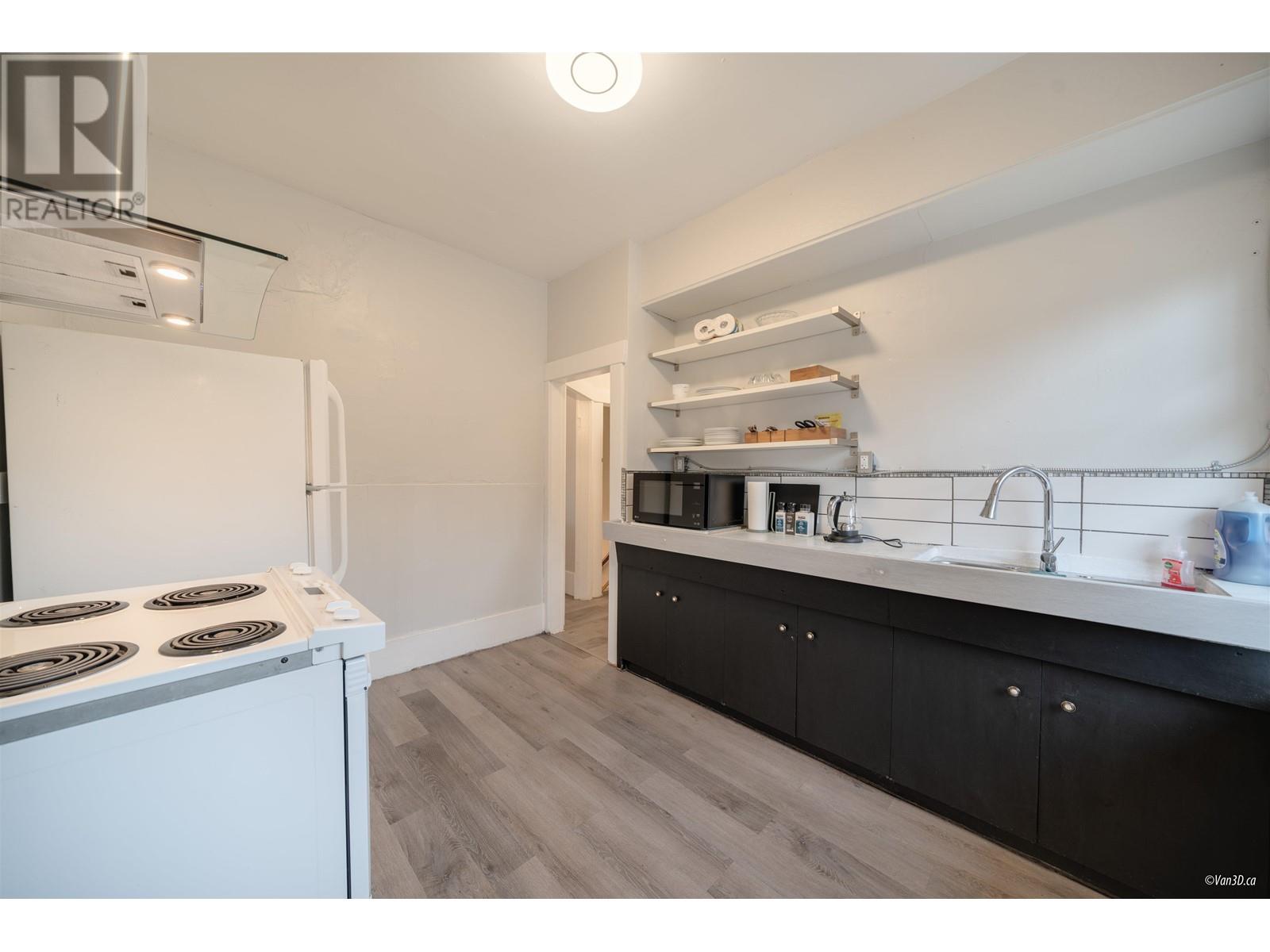 Photo 14 of 3425 W 8th Avenue, Vancouver BC