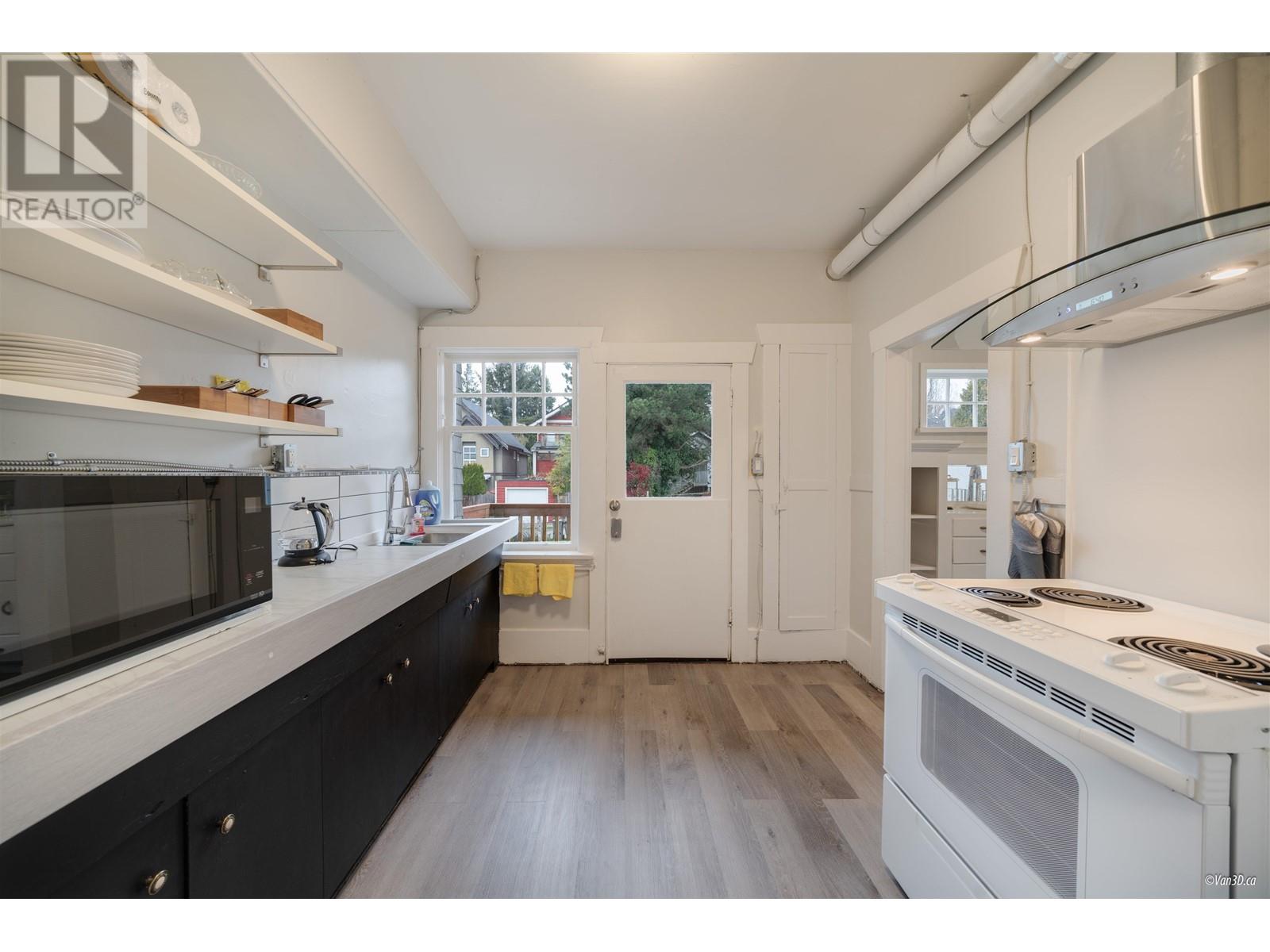 Photo 15 of 3425 W 8th Avenue, Vancouver BC