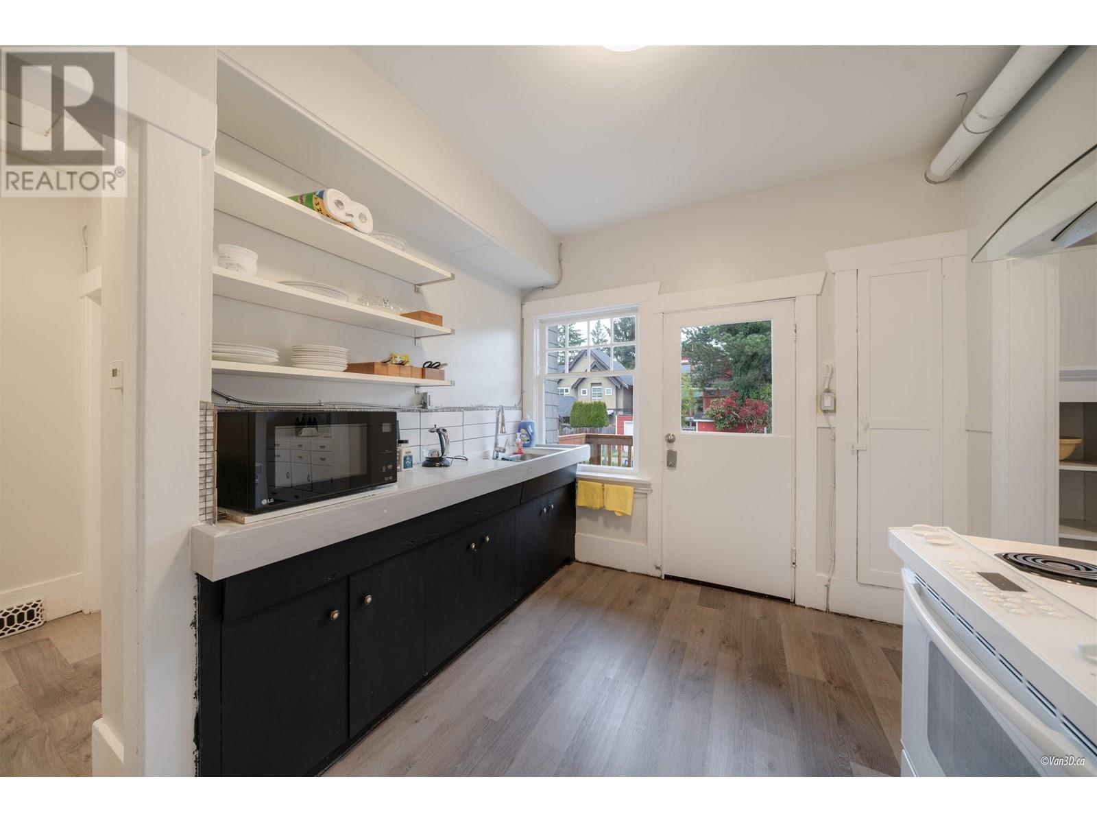 Photo 16 of 3425 W 8th Avenue, Vancouver BC