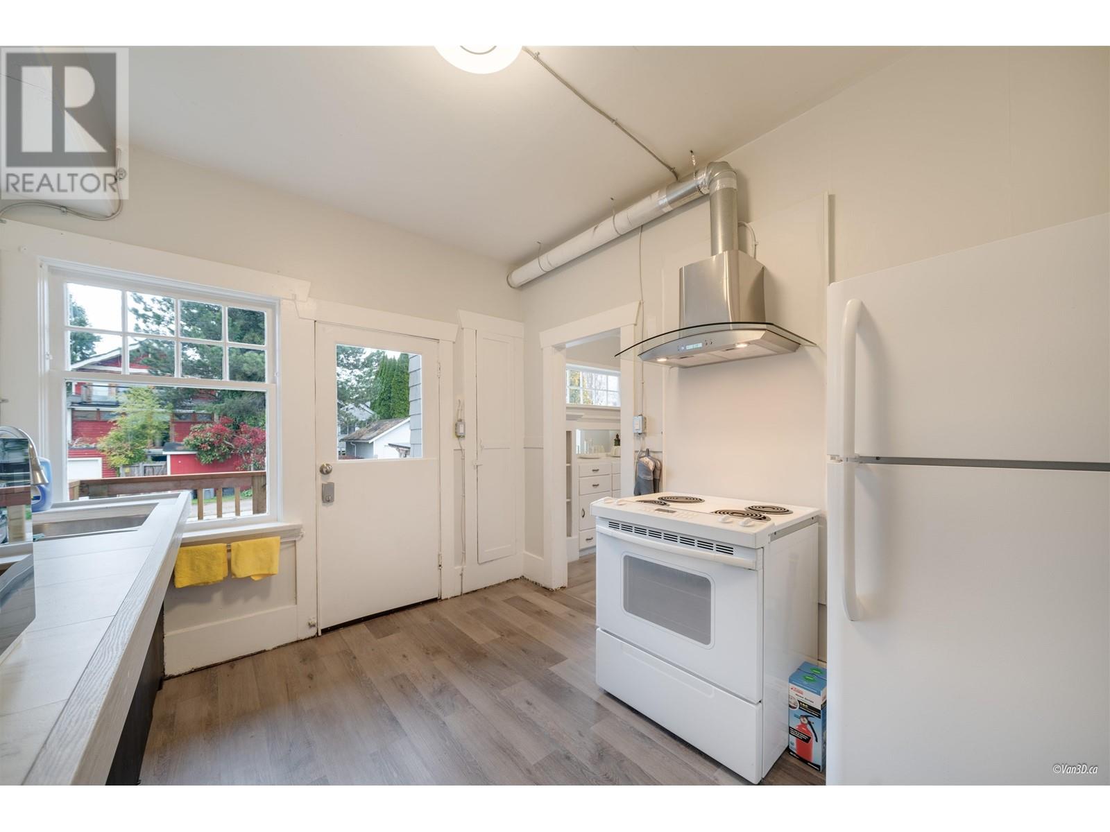Photo 17 of 3425 W 8th Avenue, Vancouver BC