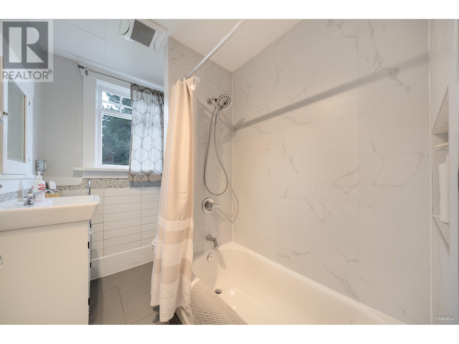 Photo 28 of 3425 W 8th Avenue, Vancouver BC