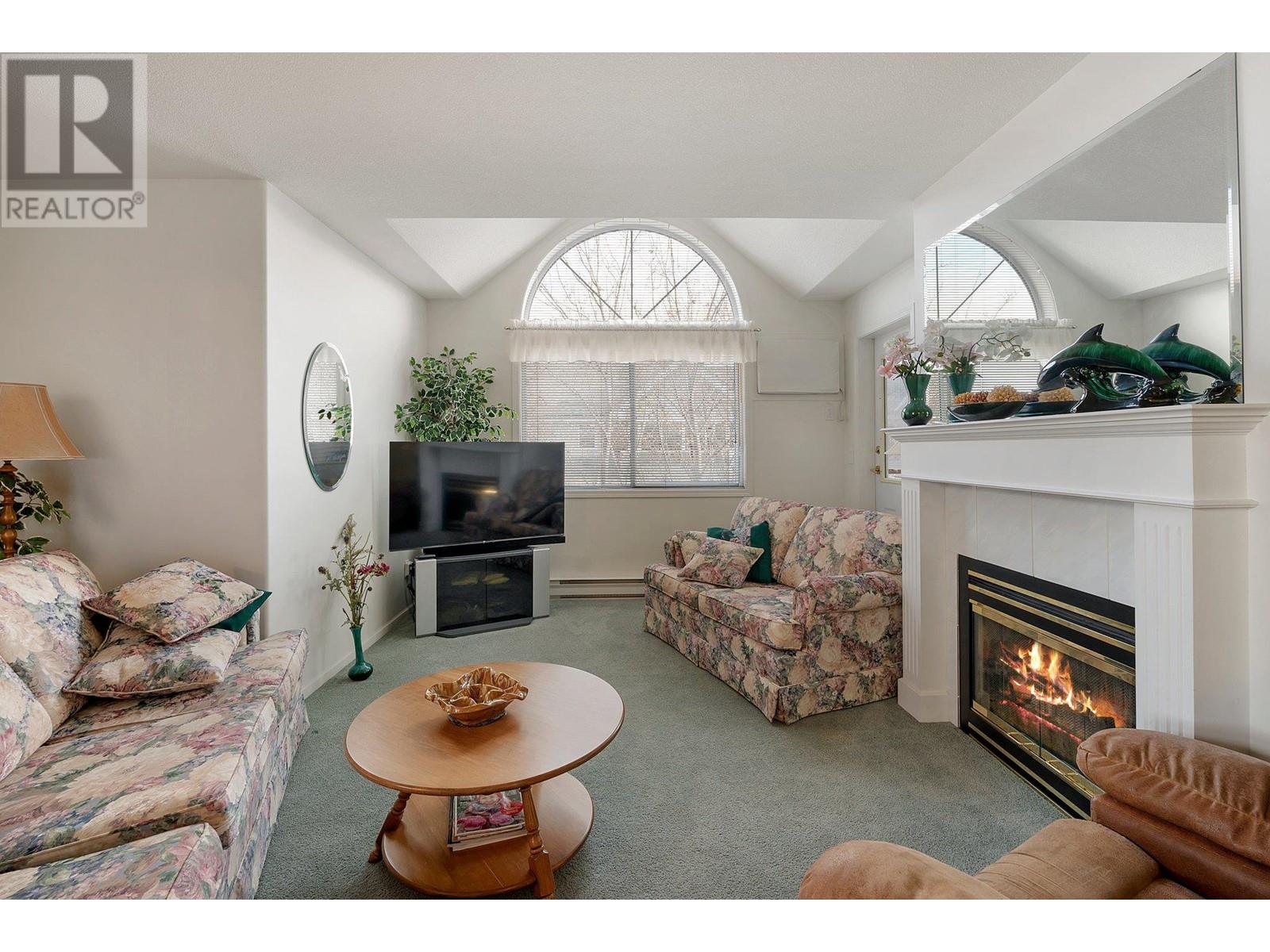 302 940 Glenwood Avenue, Kelowna