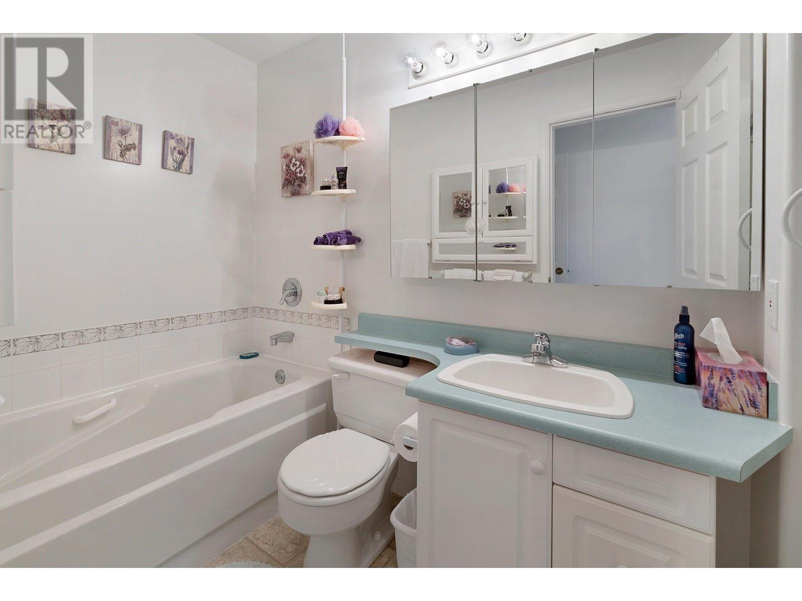 302 940 Glenwood Avenue, Kelowna