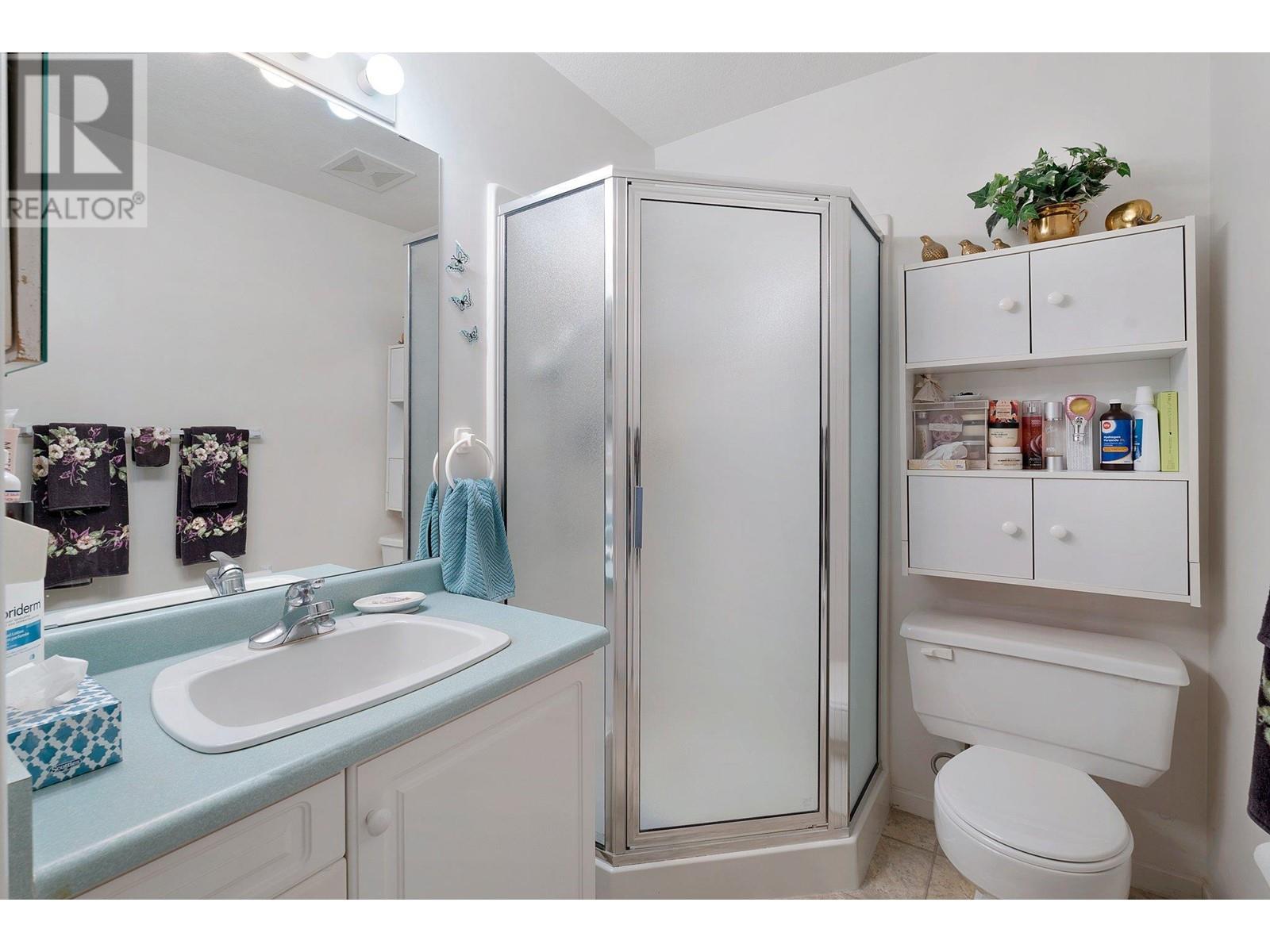 302 940 Glenwood Avenue, Kelowna
