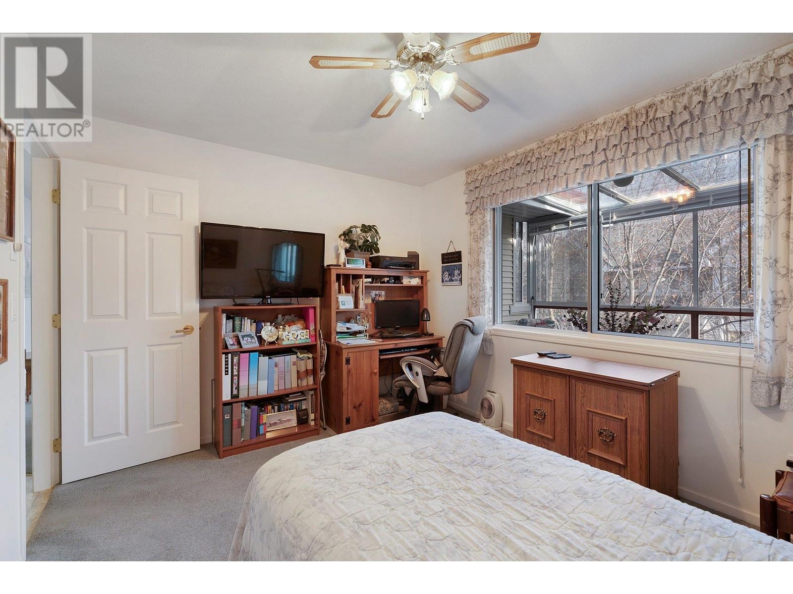 302 940 Glenwood Avenue, Kelowna