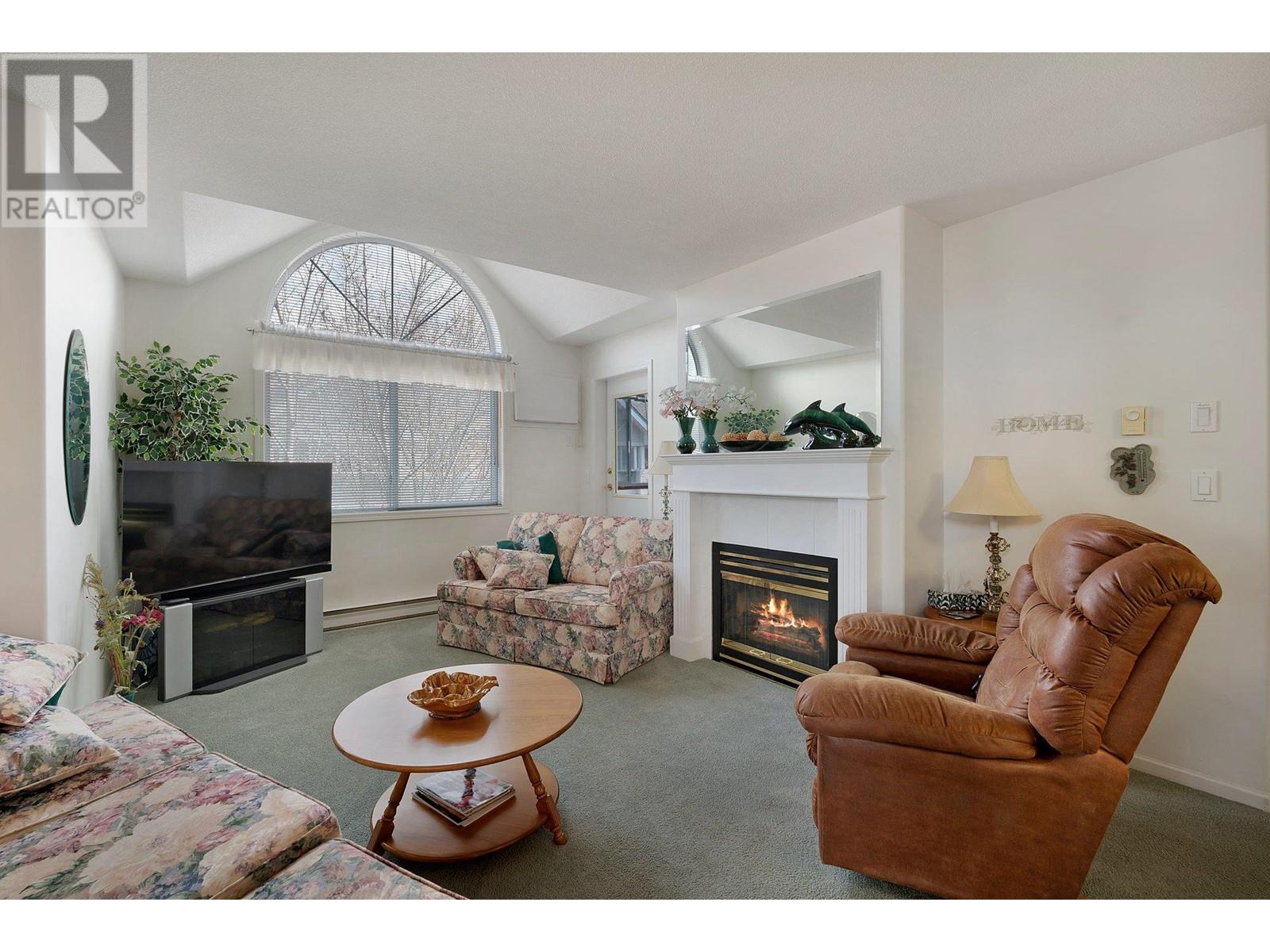 302 940 Glenwood Avenue, Kelowna