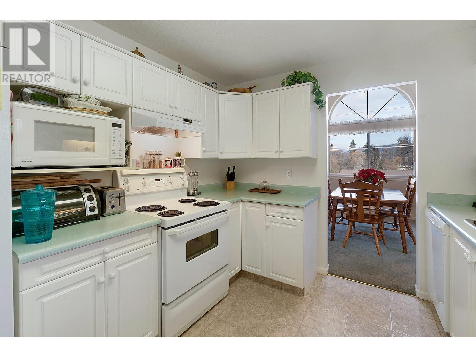 302 940 Glenwood Avenue, Kelowna
