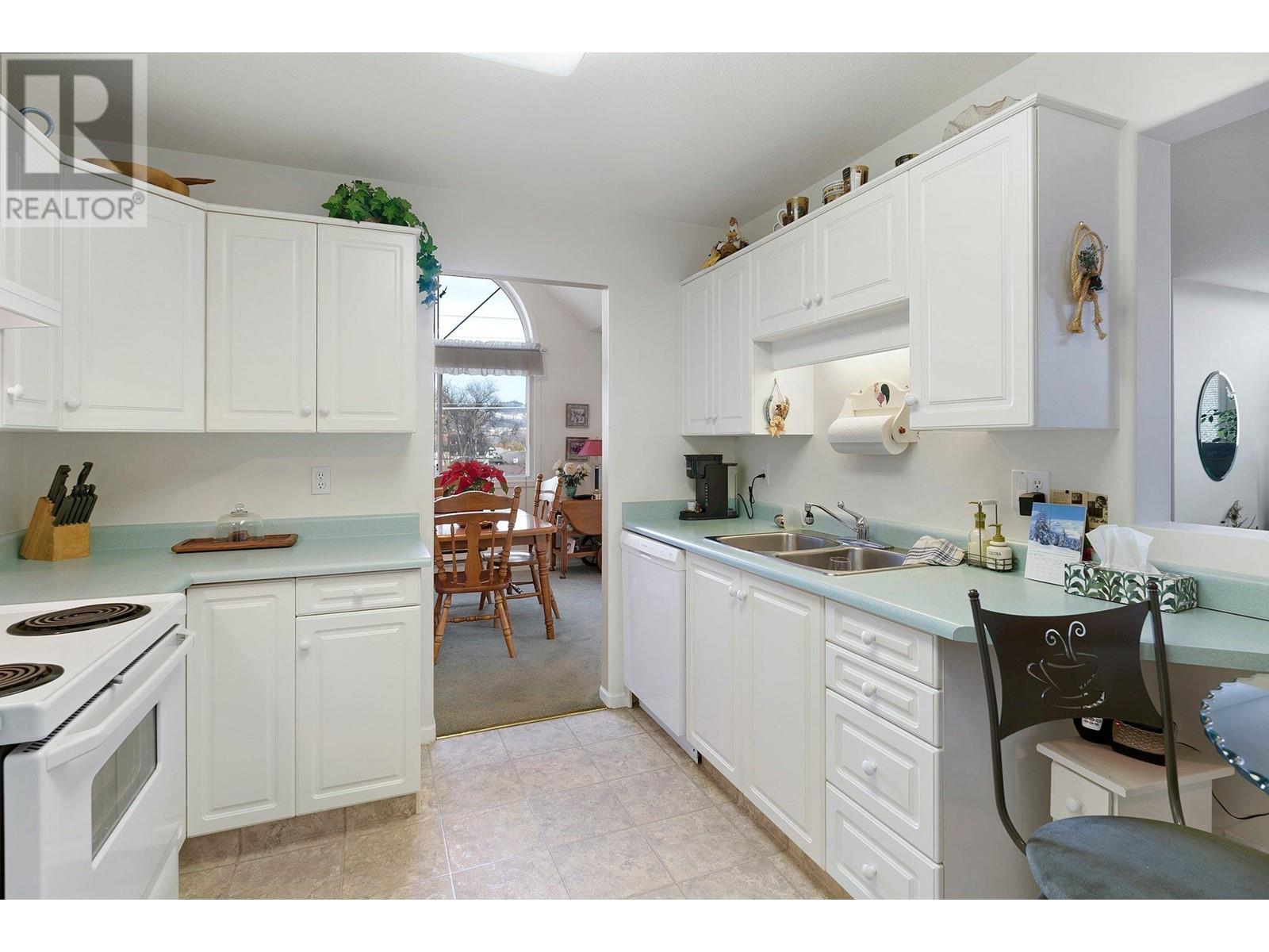 302 940 Glenwood Avenue, Kelowna