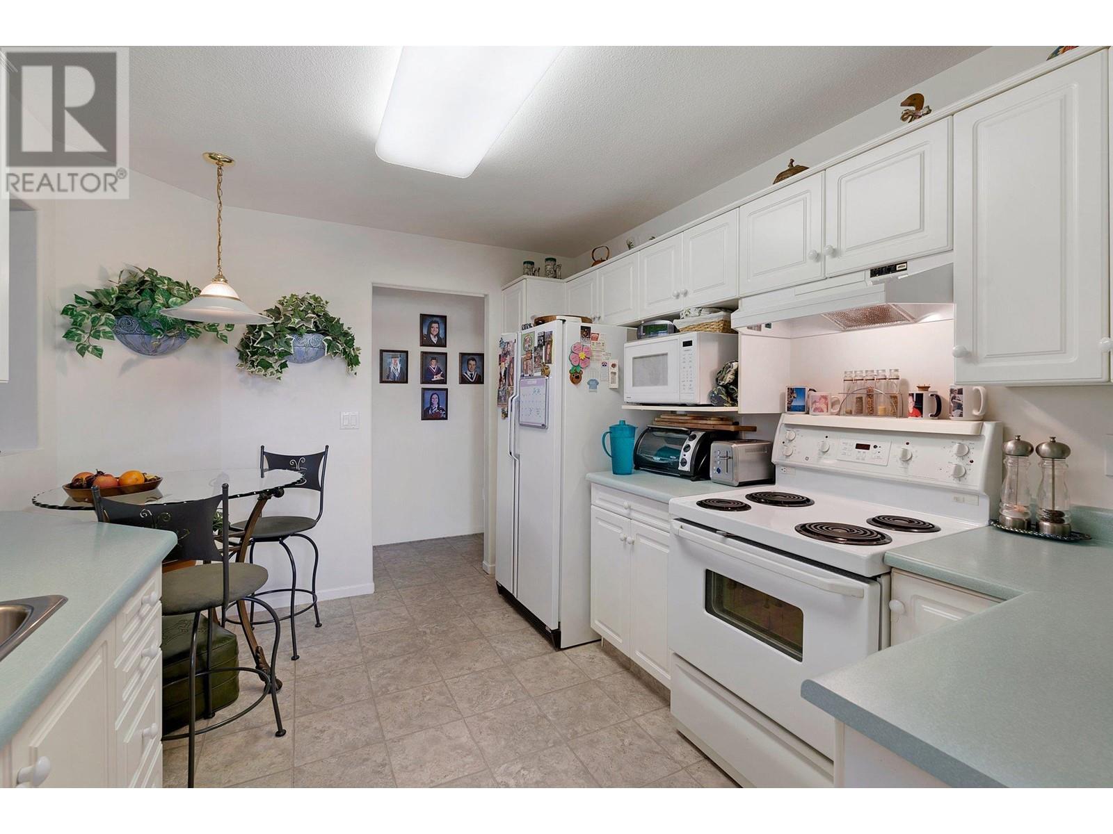 302 940 Glenwood Avenue, Kelowna