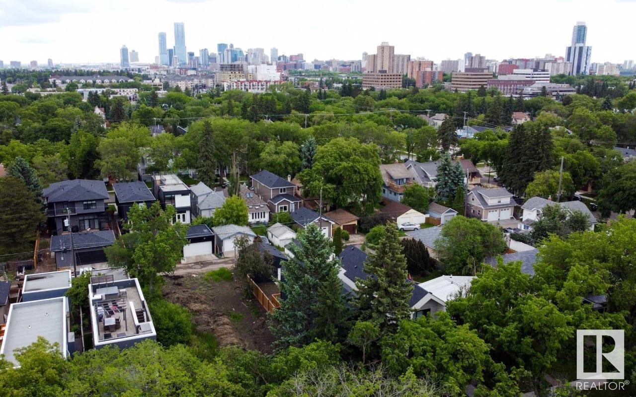 Photo 2 of 8703 142 St Nw, Edmonton AB