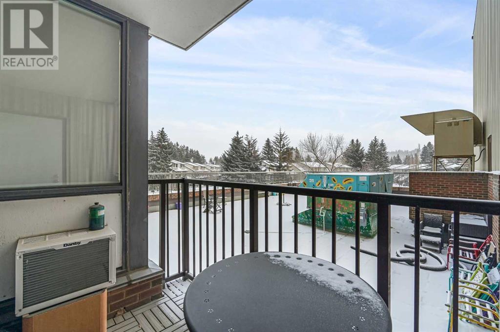 Single Family House High rise for Sale in   Point Drive NW Point McKay Calgary 