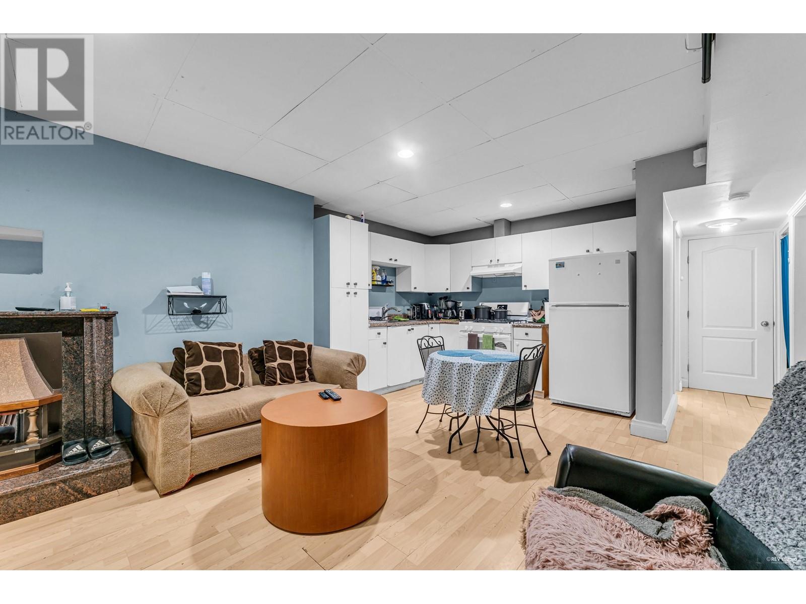 Photo 3 of 7015 7017 Elwell Street, Burnaby BC