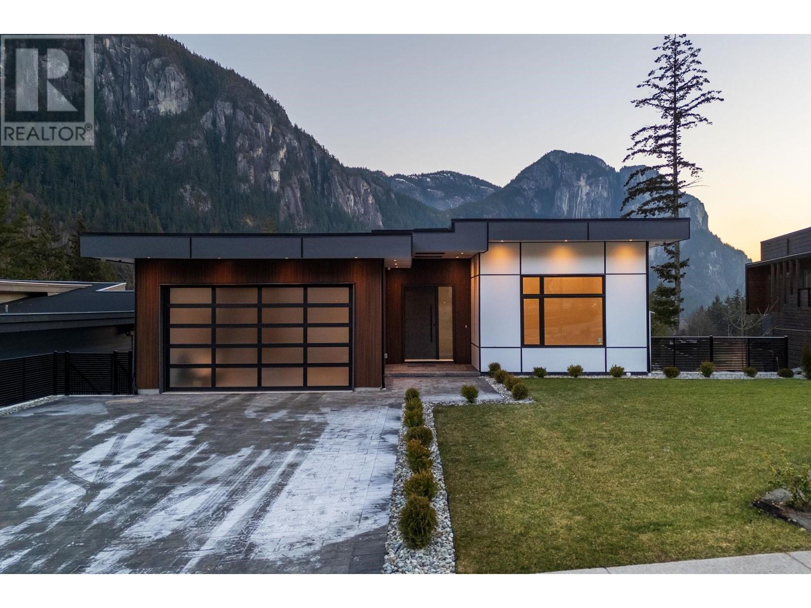 2216 WINDSAIL PLACE, Squamish